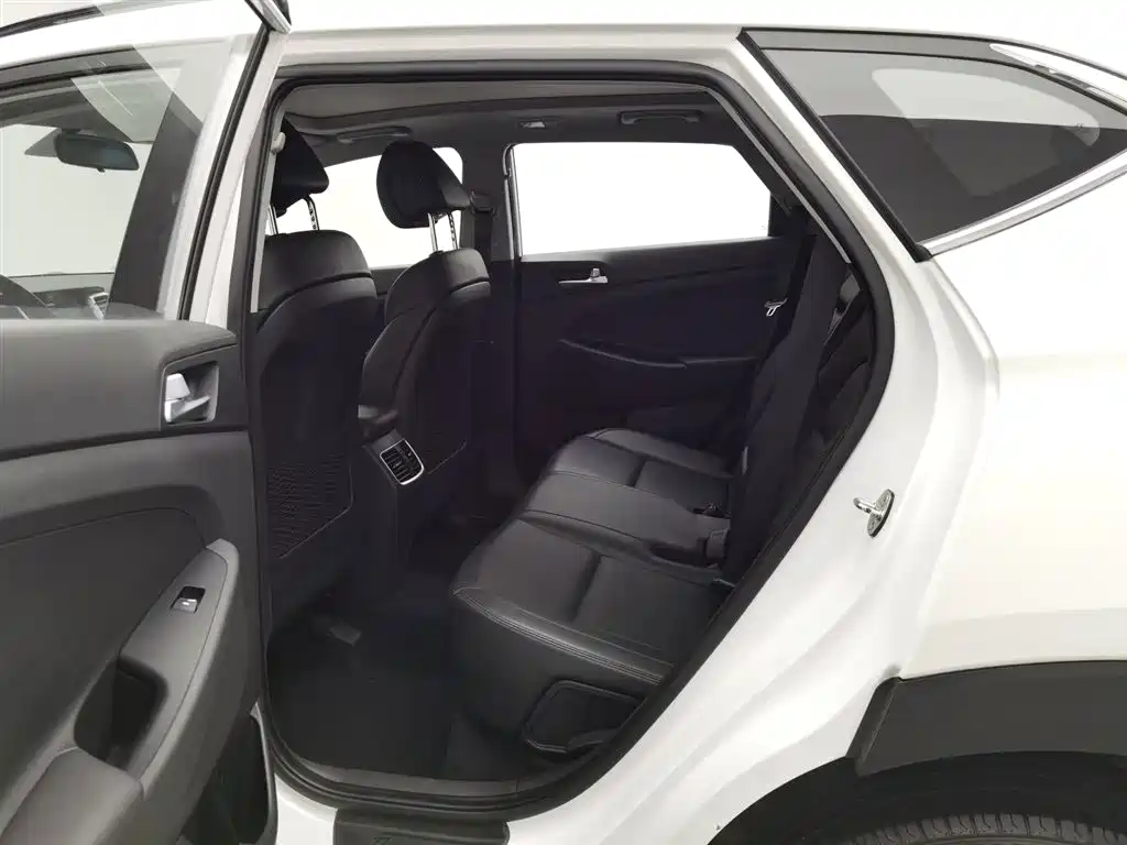 Hyundai Tucson 2018 — фото 15