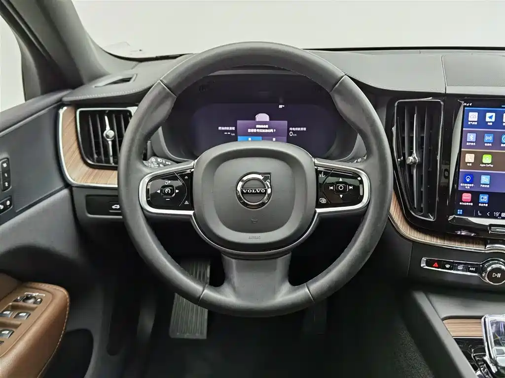 Volvo XC60 PHEV 2024 — фото 11