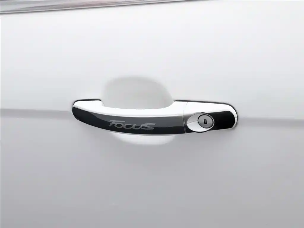 Ford Focus 2014 — фото 18