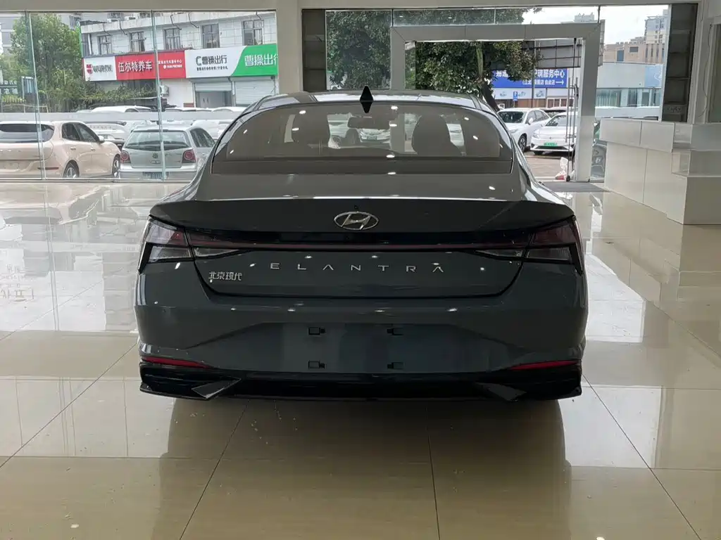 Hyundai Elantra 2022