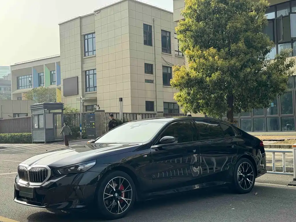 BMW 5 Series 2025