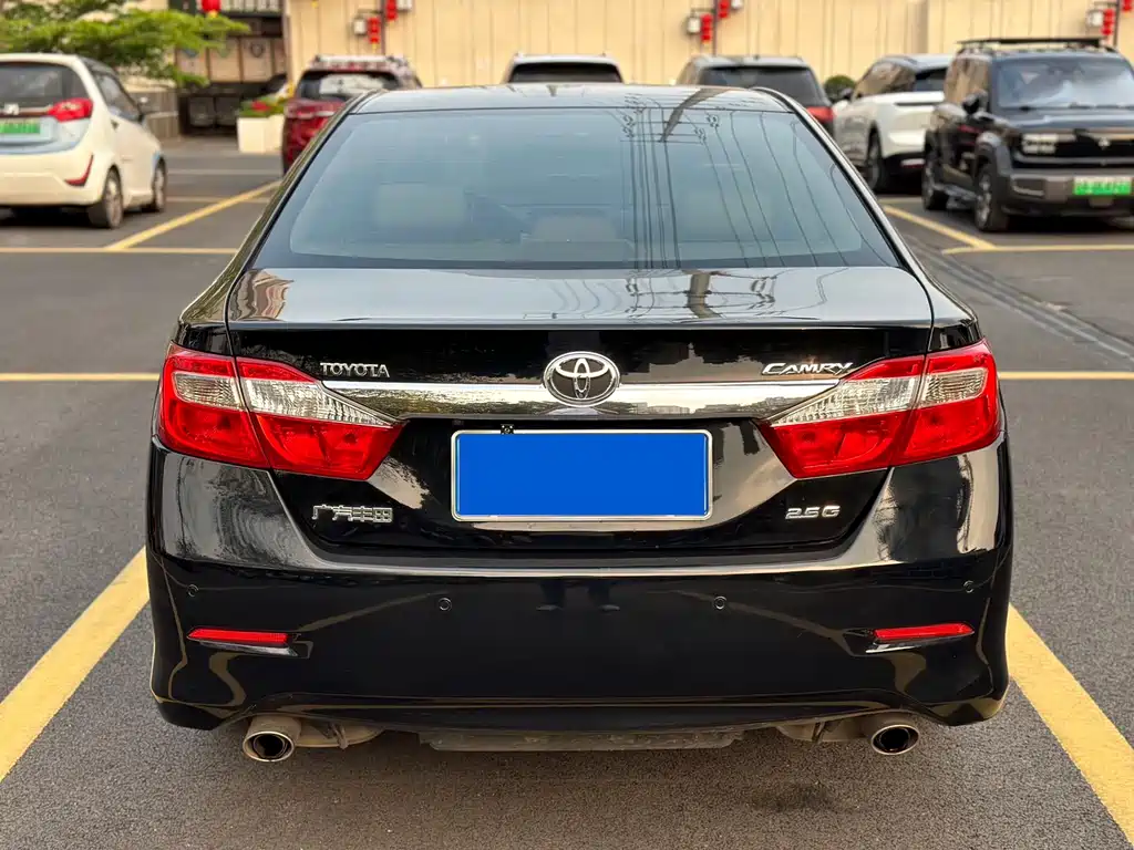 Toyota Camry 2013 — фото 12