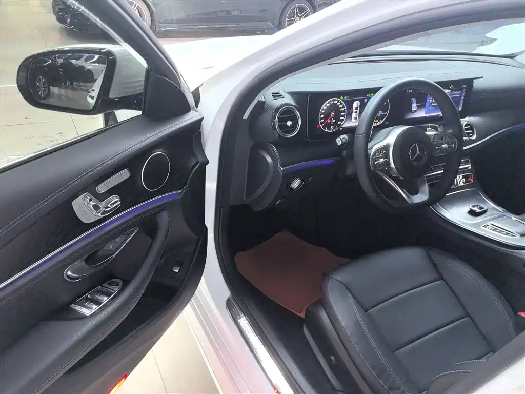 Mercedes-Benz E-Class 2019 — фото 16