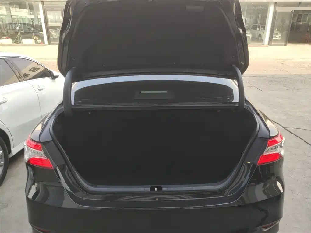 Toyota Camry 2023 — фото 19