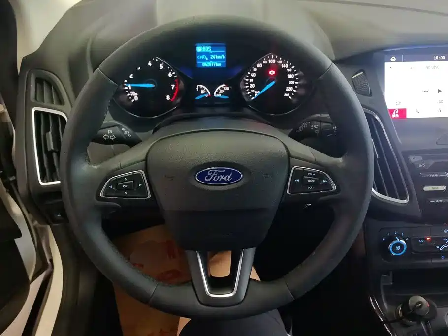 Ford Focus 2019 — фото 15