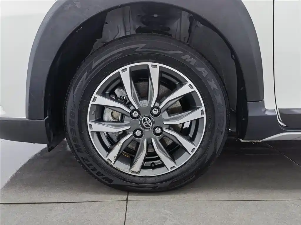 Toyota Yaris L 2022 — фото 17