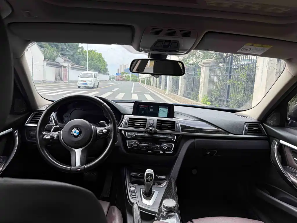 BMW 3 Series 2018 — фото 4