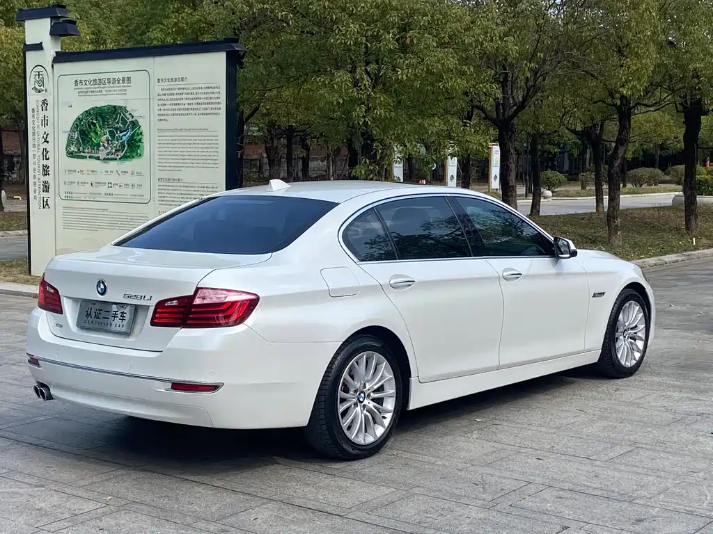 BMW 5 Series 2016 — фото 6