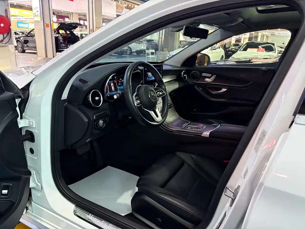Mercedes-Benz C-Class 2019 — фото 4