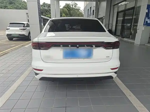 Geely Emgrand 2025
