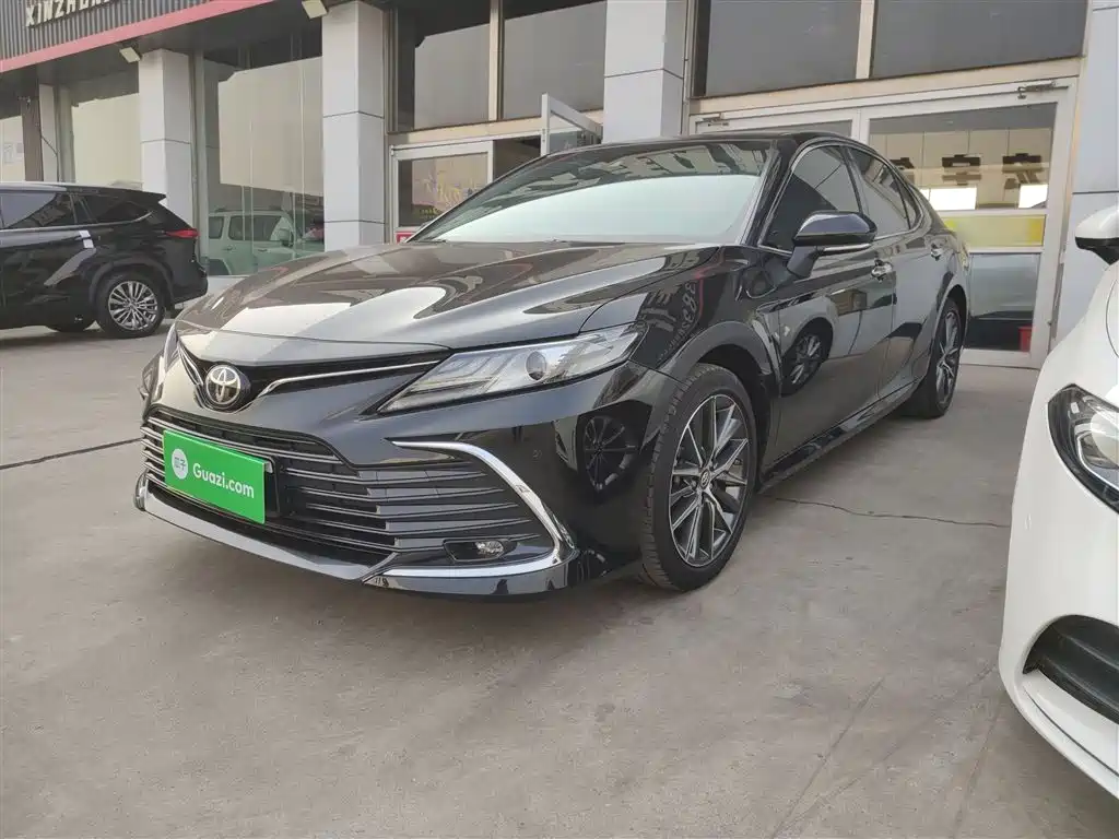 Toyota Camry 2023 — фото 1
