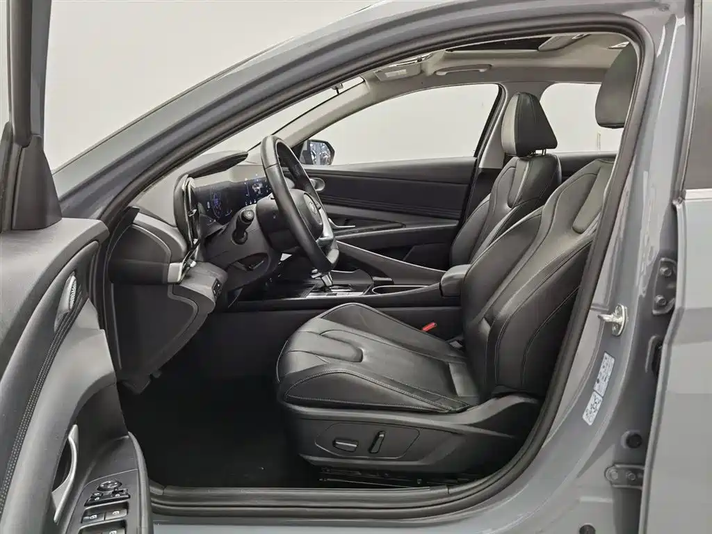 Hyundai Elantra 2023 — фото 10