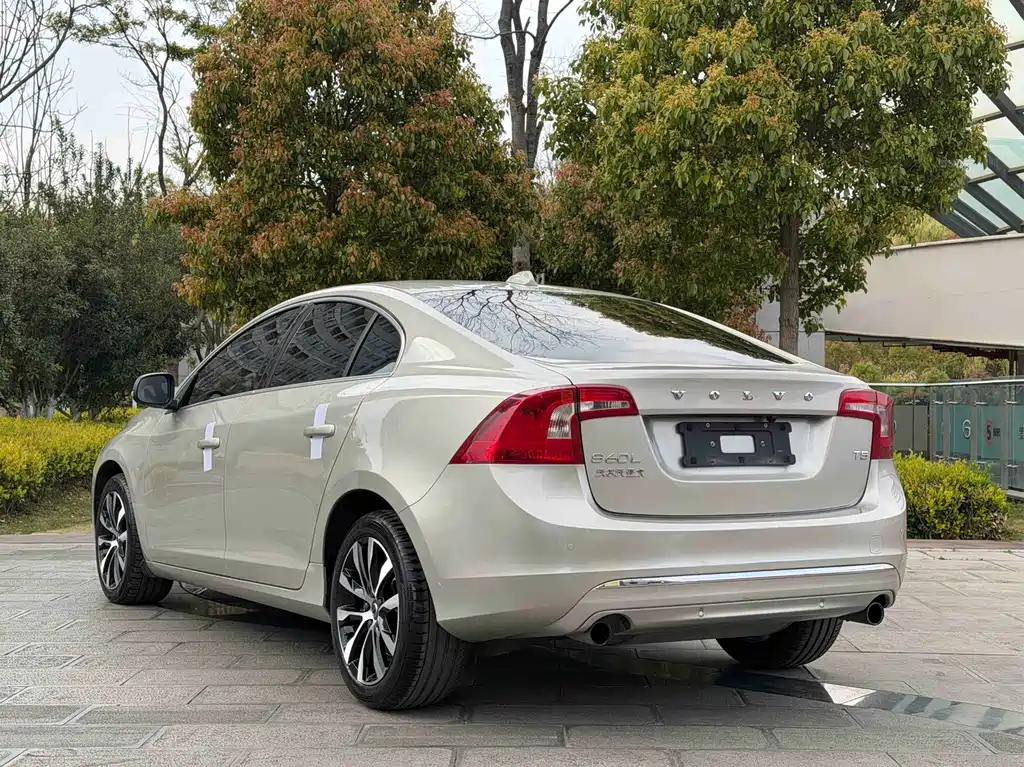 Volvo S60 2020 — фото 2