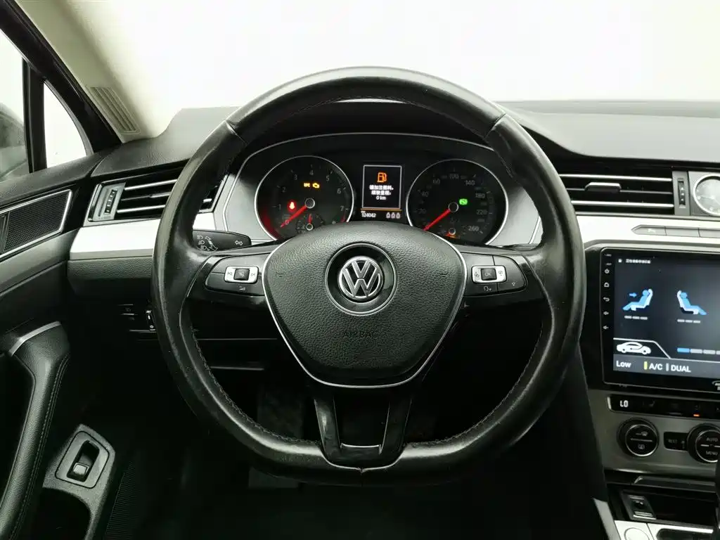 Volkswagen Viloran 2017 — фото 11
