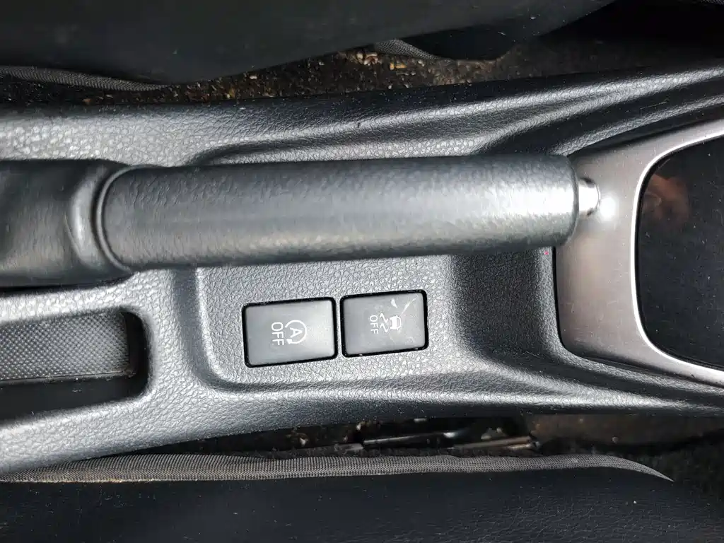 Toyota Yaris L 2018 — фото 17