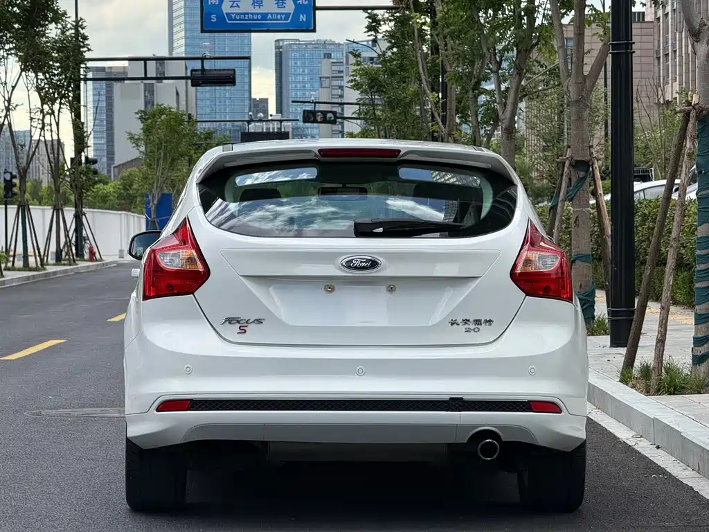Ford Focus 2015 — фото 9