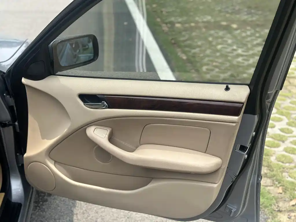 BMW 3 Series 2005 — фото 16