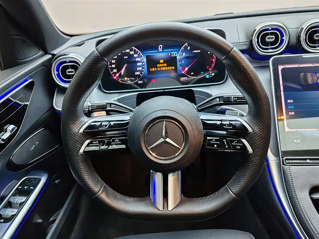 Mercedes-Benz C-Class 2024 — фото 5