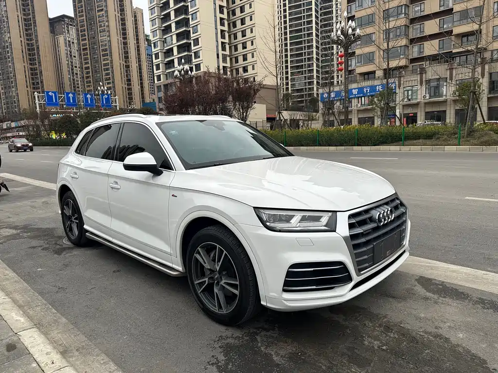 Audi Q5L 2018 — фото 8
