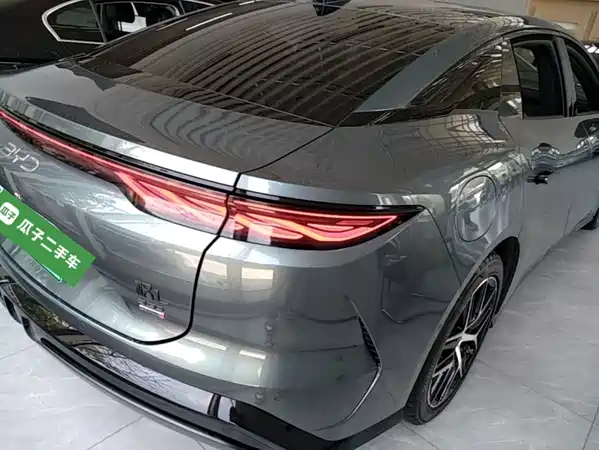 BYD Han L 2025
