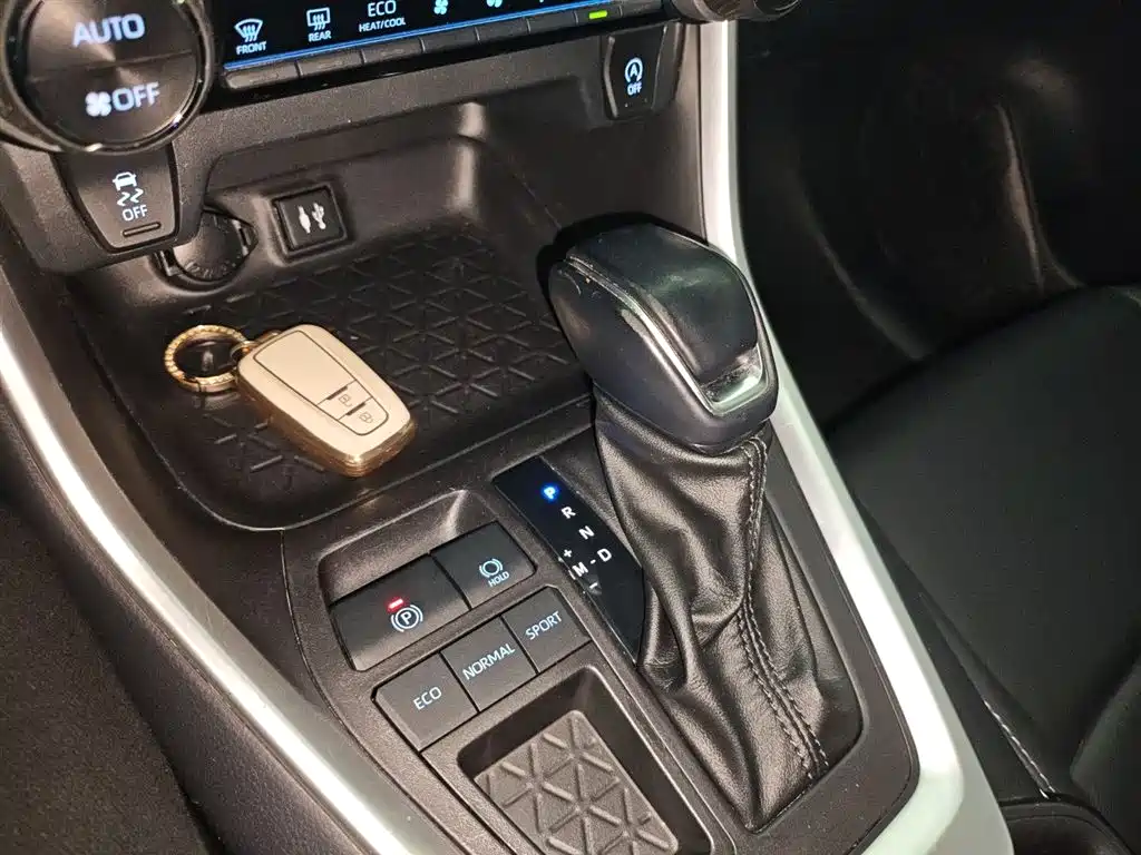 Toyota Wildlander 2022 — фото 10