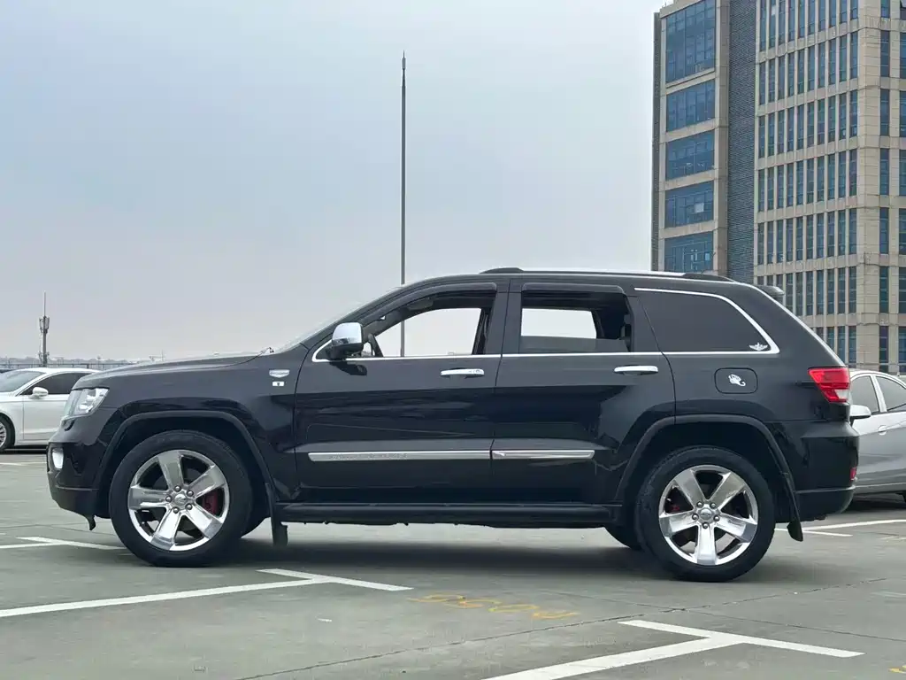 Jeep Grand Cherokee 2012 — фото 4