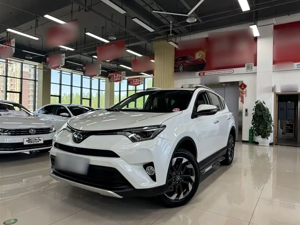 Toyota RAV4 2018 — фото 2