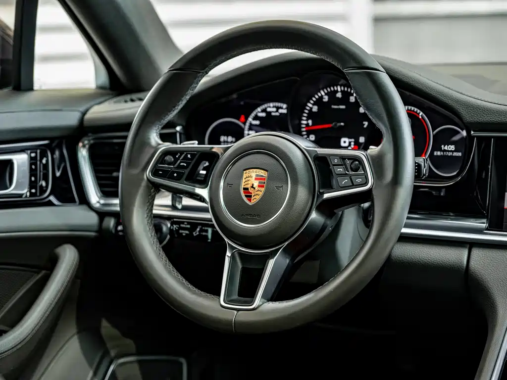 Porsche Panamera 2018 — фото 10