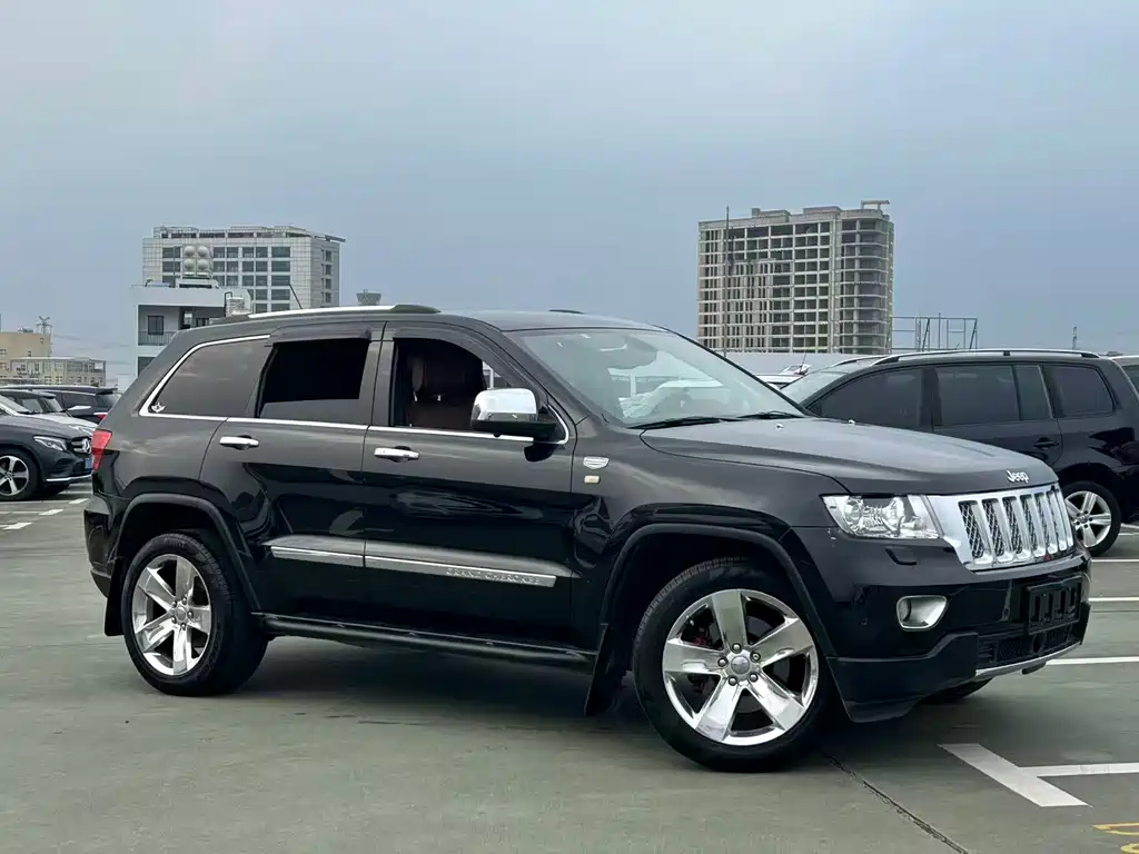 Jeep Grand Cherokee 2012 — фото 3
