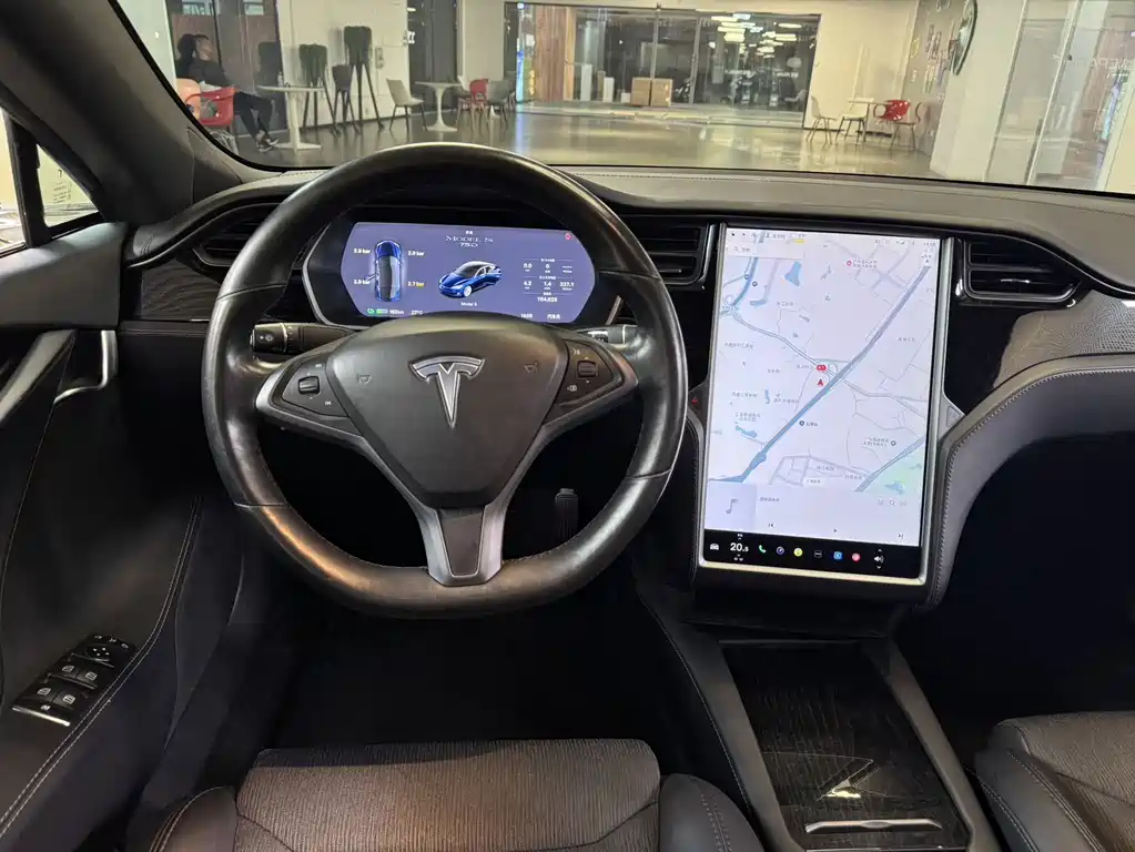 Tesla Model S 2019 — фото 10