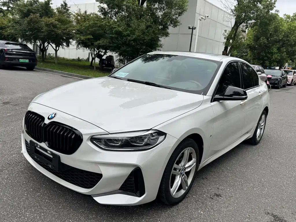 BMW 1 Series 2023 — фото 1