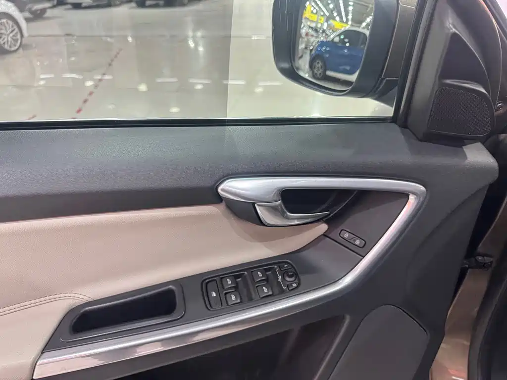 Volvo XC60 2015 — фото 18