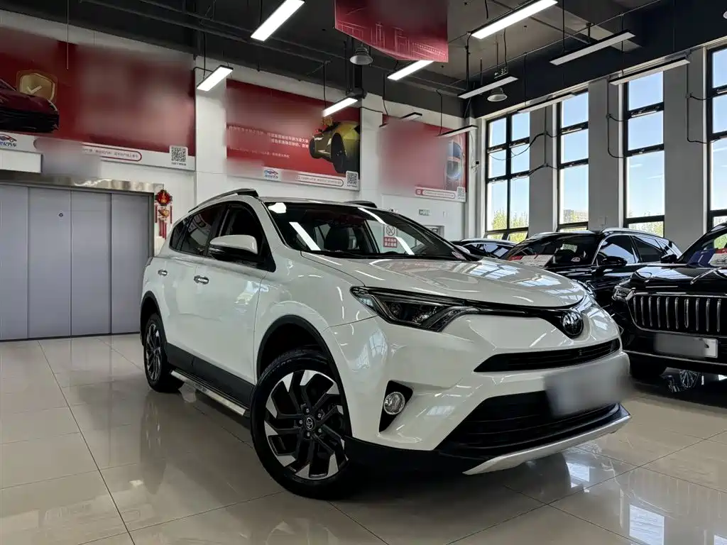 Toyota RAV4 2018 — фото 4