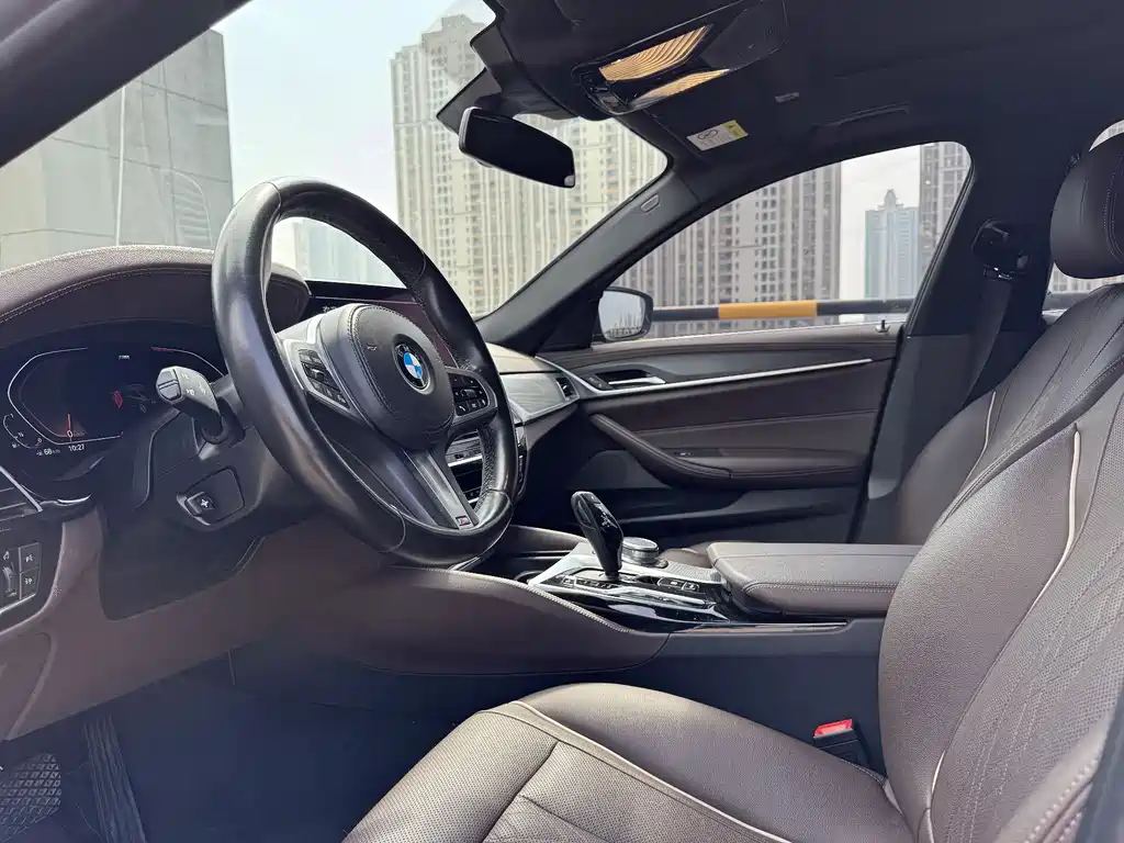 BMW 5 Series 2021 — фото 11
