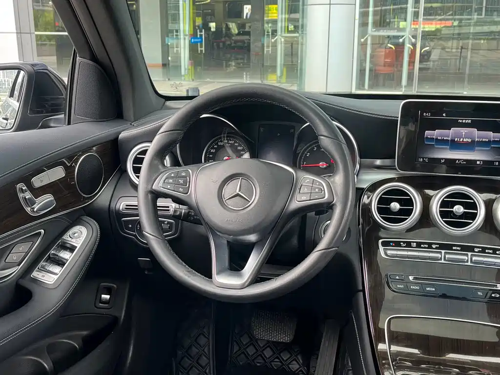 Mercedes-Benz GLC 2017 — фото 17