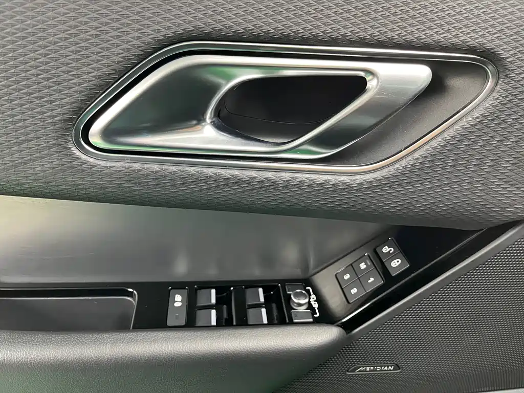 Land Rover Velar 2019 — фото 8