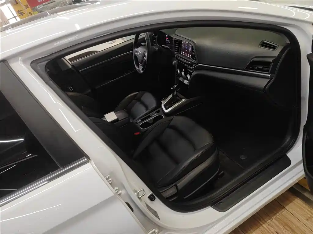 Hyundai Elantra 2020 — фото 20