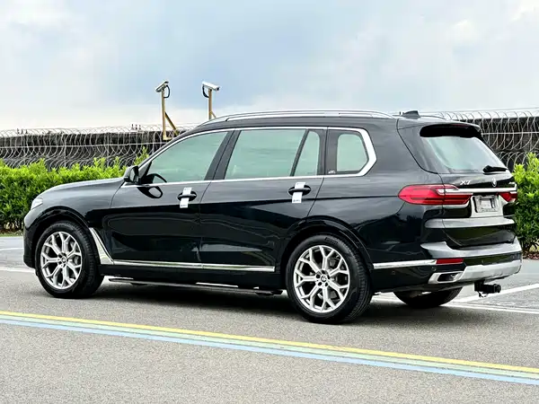 BMW X7 2022