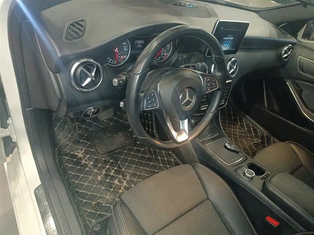 Mercedes-Benz A-Class 2017 — фото 3