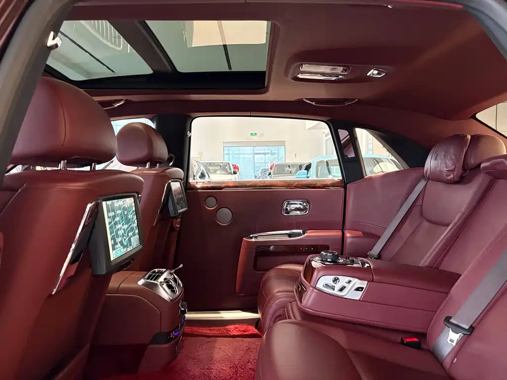 Rolls-Royce Ghost 2016 — фото 18