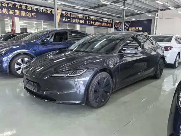 Tesla Model 3 2024