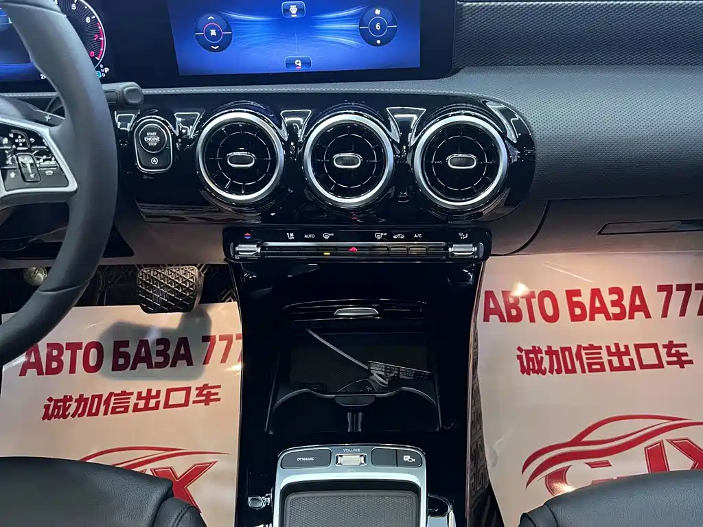 Mercedes-Benz A-Class 2024 — фото 13