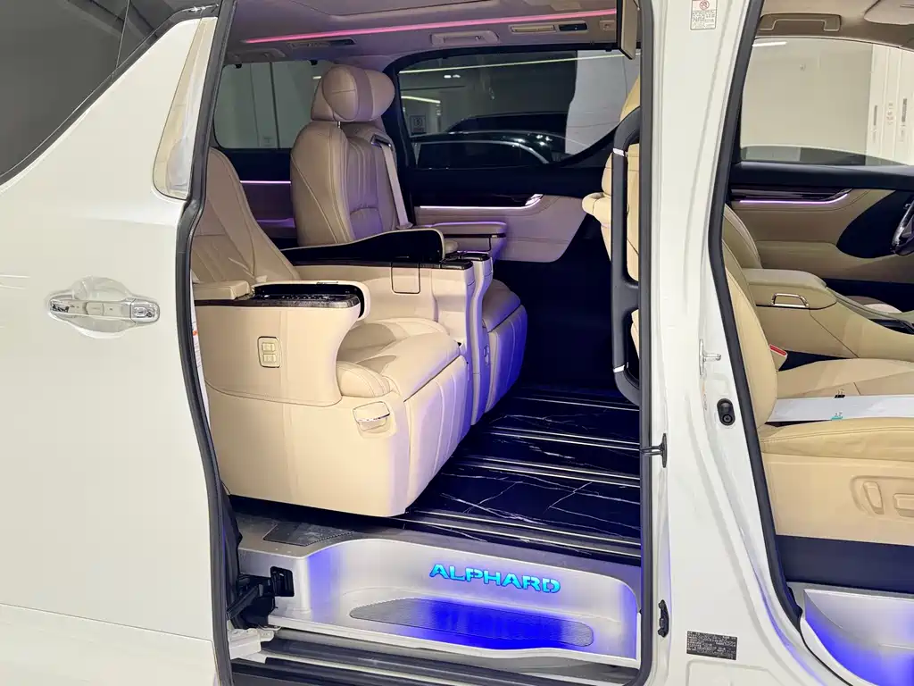 Toyota Alphard 2018 — фото 16