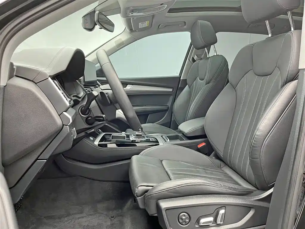 Audi Q5L 2023 — фото 16