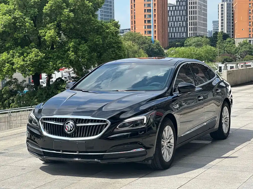 Buick LaCrosse 2018 — фото 1