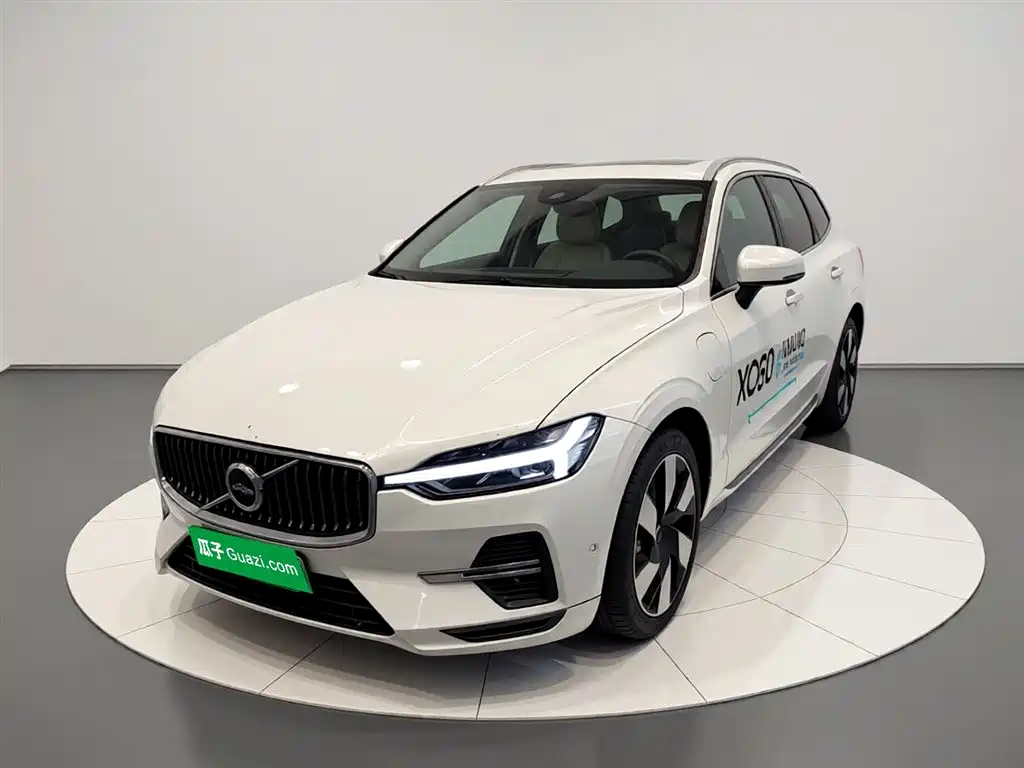 Volvo XC60 PHEV 2024 — фото 3
