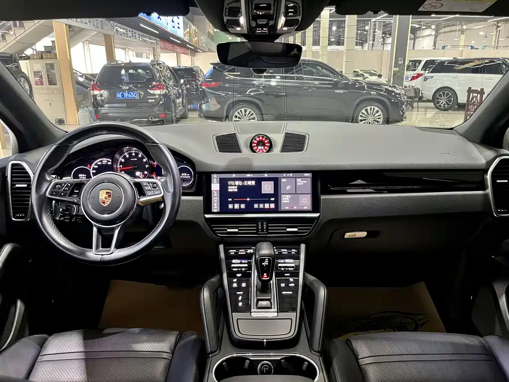 Porsche Cayenne 2018 — фото 11