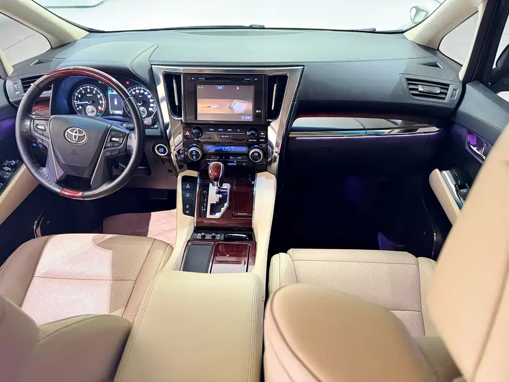 Toyota Alphard 2018 — фото 12