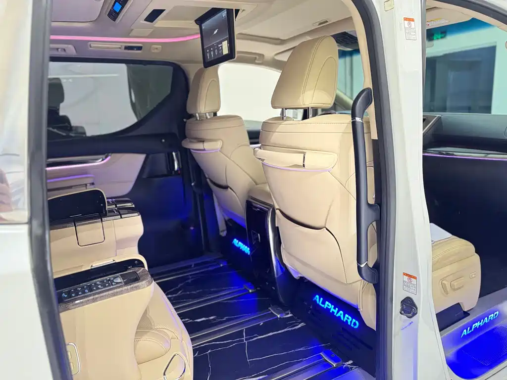 Toyota Alphard 2018 — фото 17