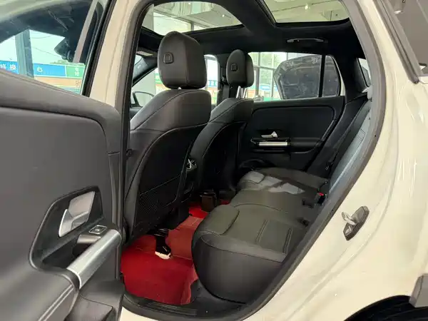 Mercedes-Benz GLA 2024